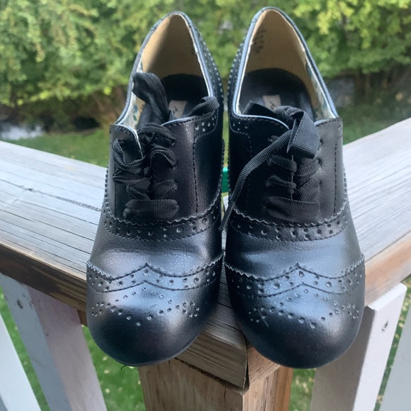 American Eagle lace up heels - Picture 4 of 9